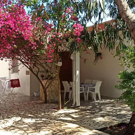 Beatrice Βίλα Serranova